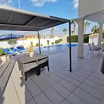 VILLA DE LUJO CON PISCINA PRIVADA, JACUZZI y BARBACOA
