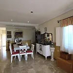 Chalet con piscina privada a 2 min Centro Comercial La Noria