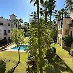 Cozy, Great Views, Walking To Golf Course, Pool