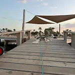 Villa Mare - 2 Beds With Balcony, Patio And Pool And Direct Park Access