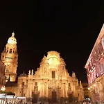 Nuevo junto a Catedral