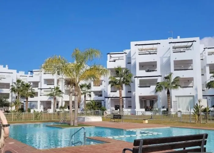 Stylish 2-Bed Apartment Overlooking The Fairways