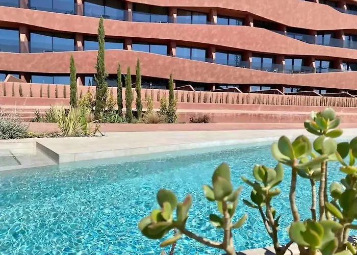 Resort Y Piscina Junto A La City