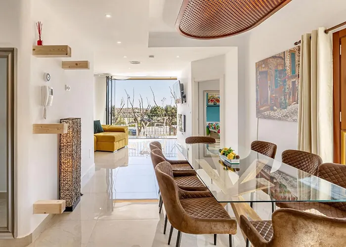 Spacious Apartment With Pool In The Heart Of Murcia 128 M²