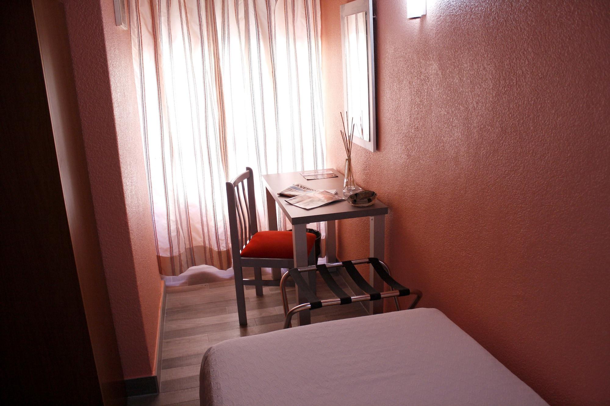 Universal Hotel *