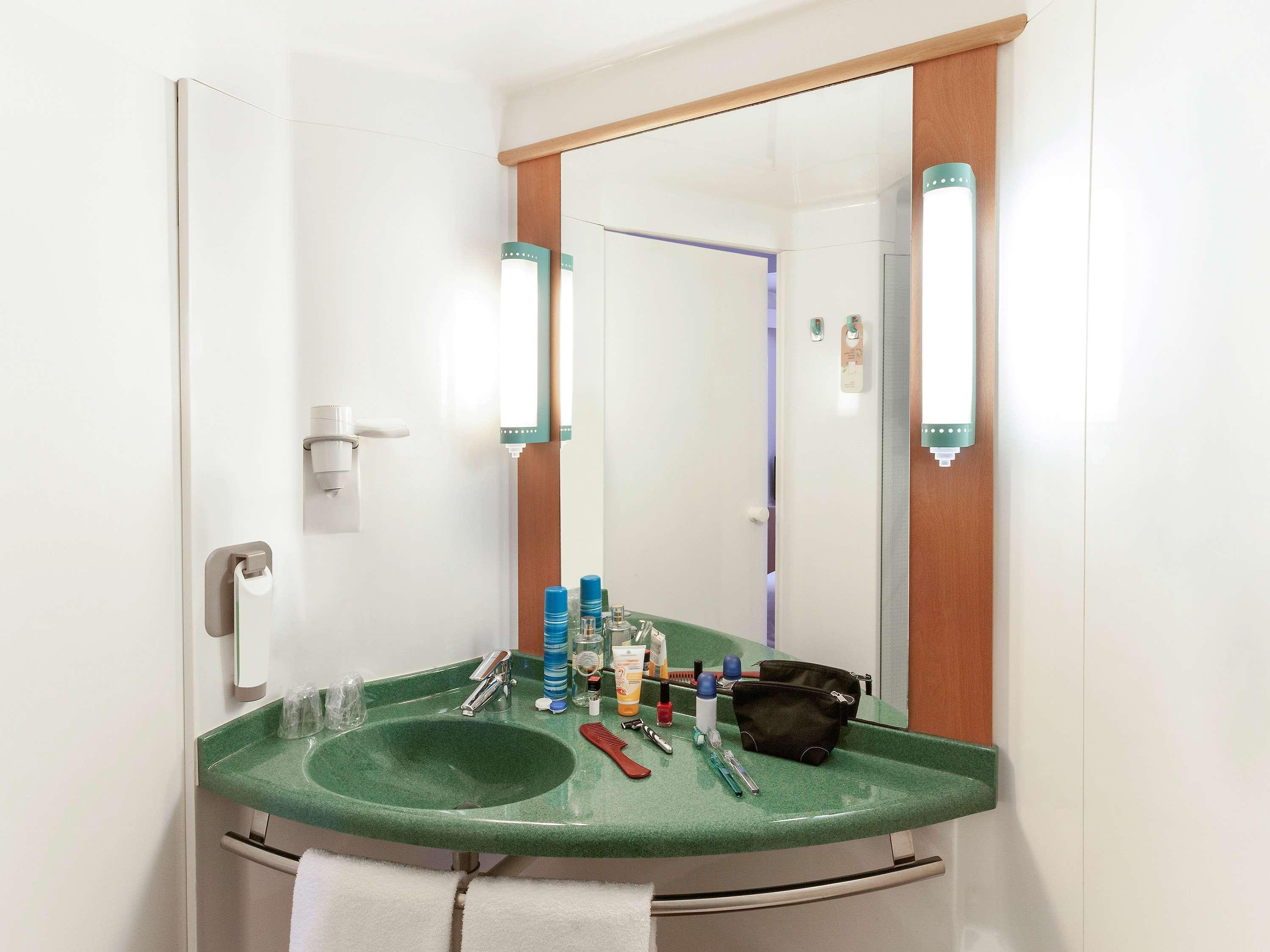 Ibis Hotel 2*