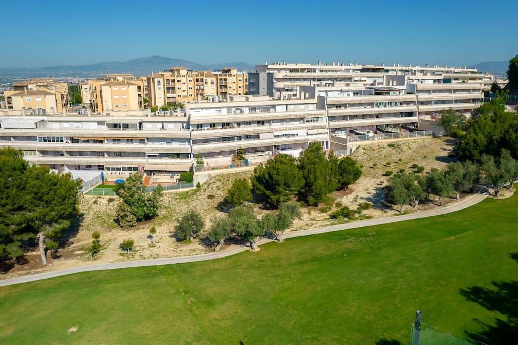 Estupendo Apartamento Con Vistas Al Golf Apartamento *