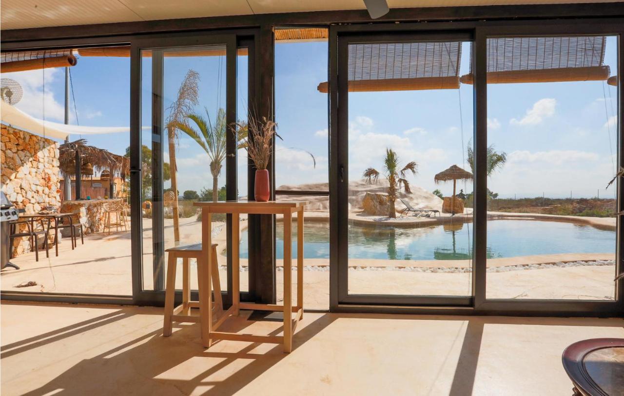 Stunning In With Swimming Pool Сasa de vacaciones