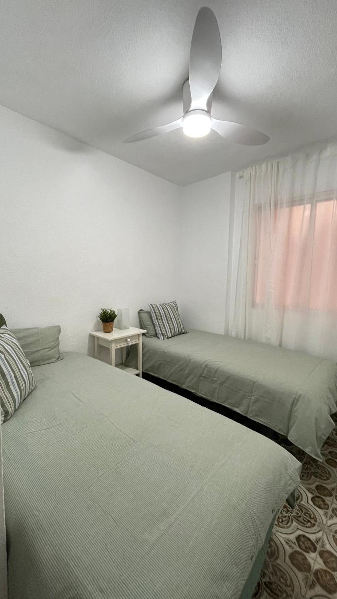 Charming Beachfront Apartamento Murcia