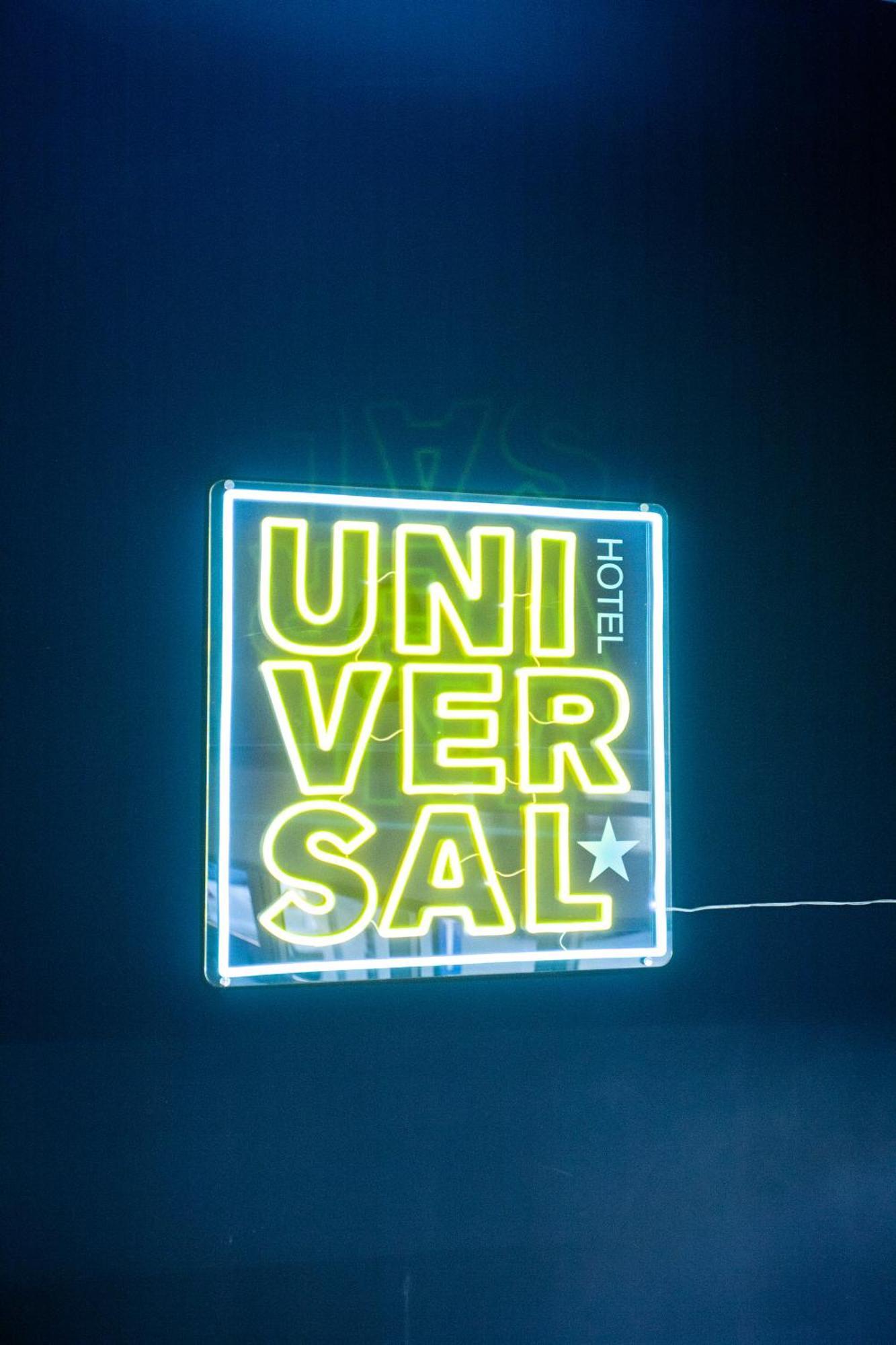 Hotel Universal *