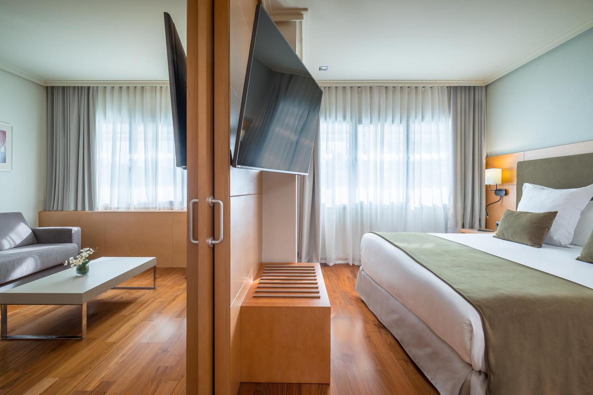 Hotel Occidental Siete Coronas