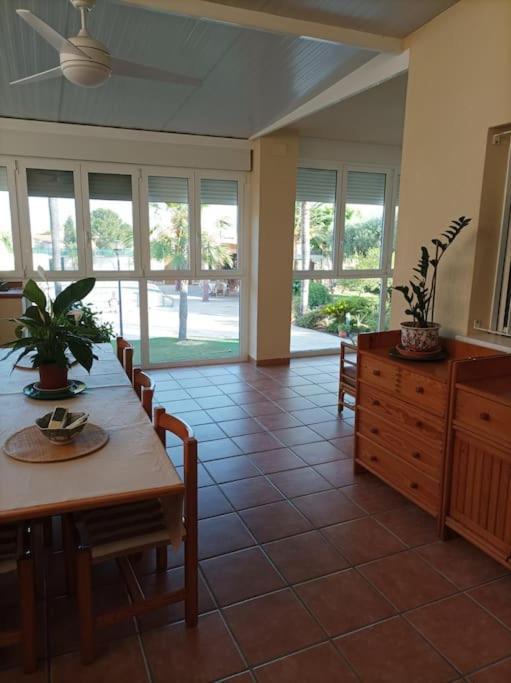 Villa & Piscina-jardin-barbacoa