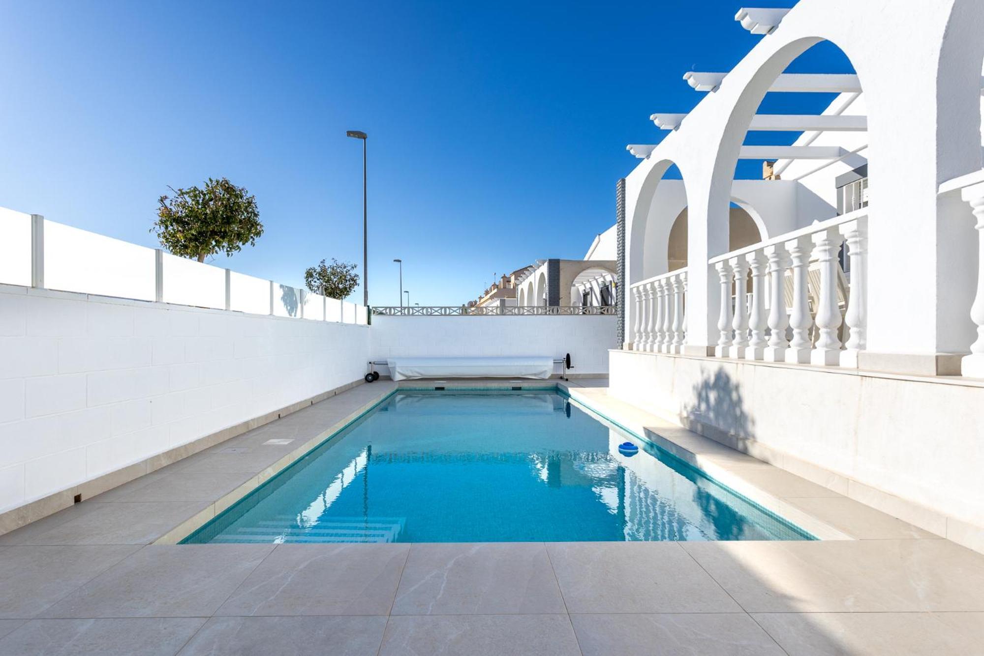 Сasa de vacaciones 4 Bed Private Heated Pool New Sierra Golf