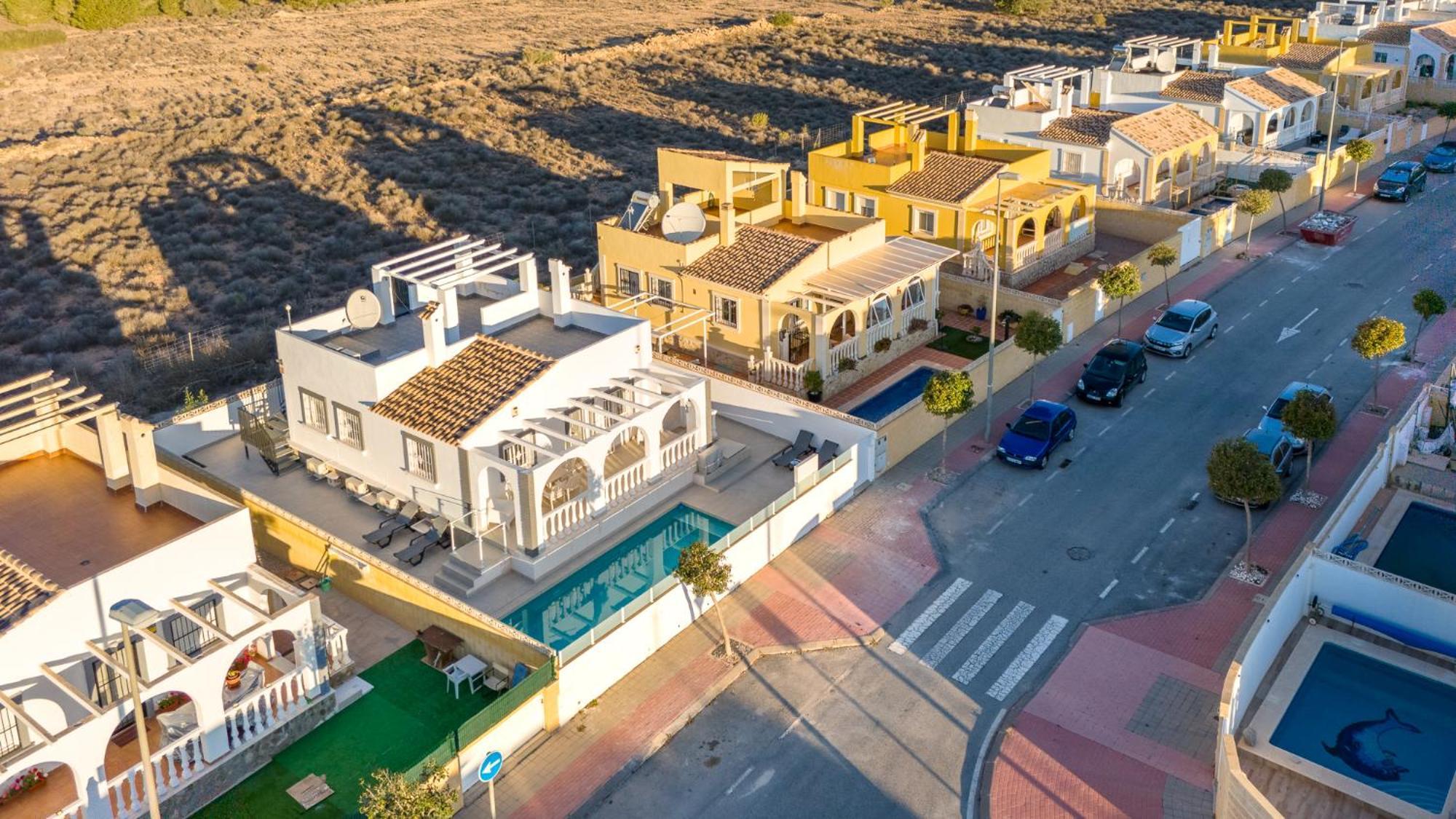 Сasa de vacaciones 4 Bed Private Heated Pool New Sierra Golf Murcia
