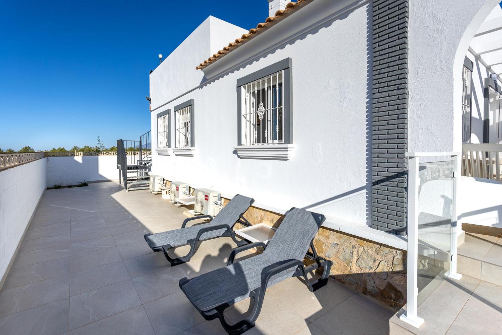 Сasa de vacaciones 4 Bed Private Heated Pool New Sierra Golf