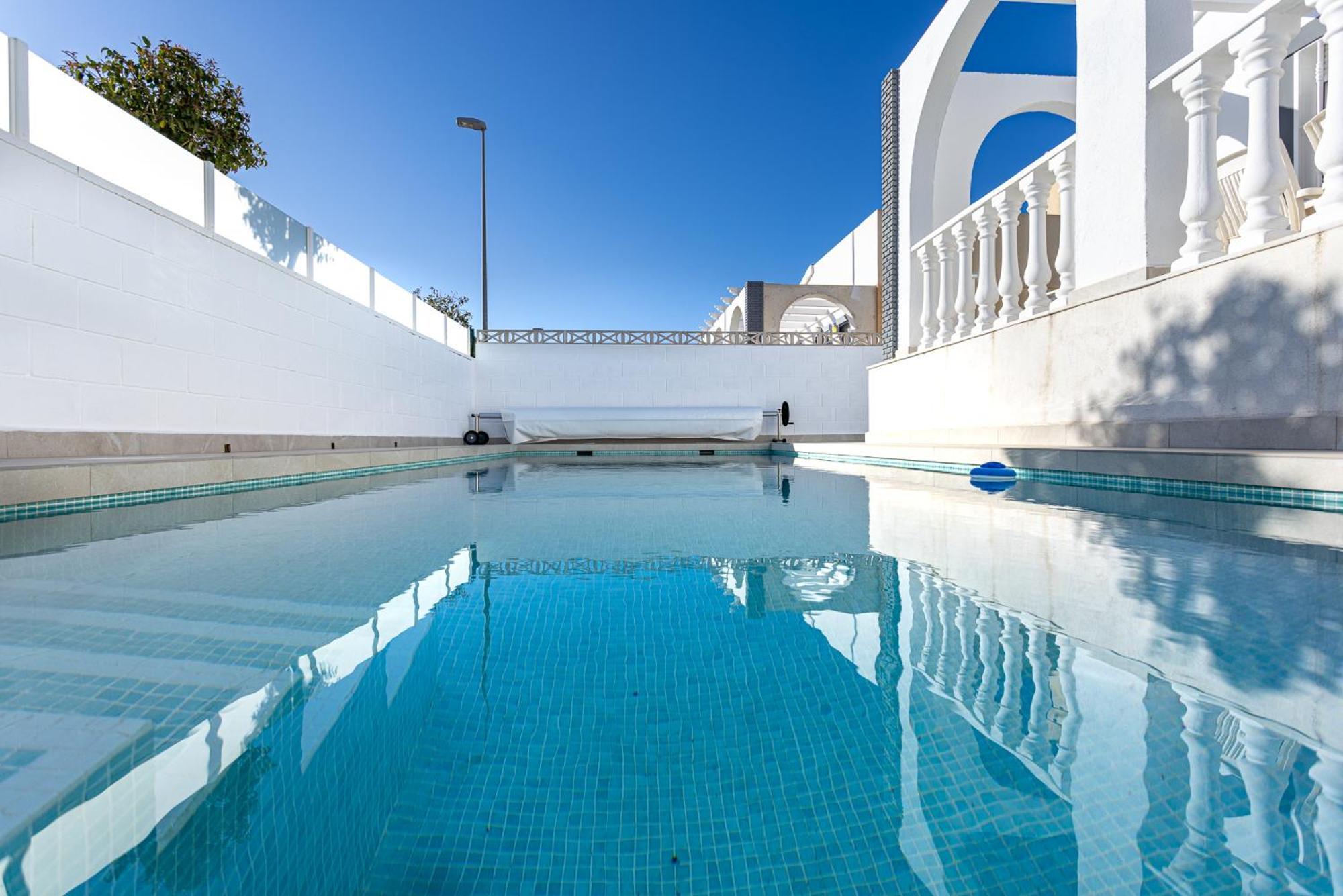 Сasa de vacaciones 4 Bed Private Heated Pool New Sierra Golf *