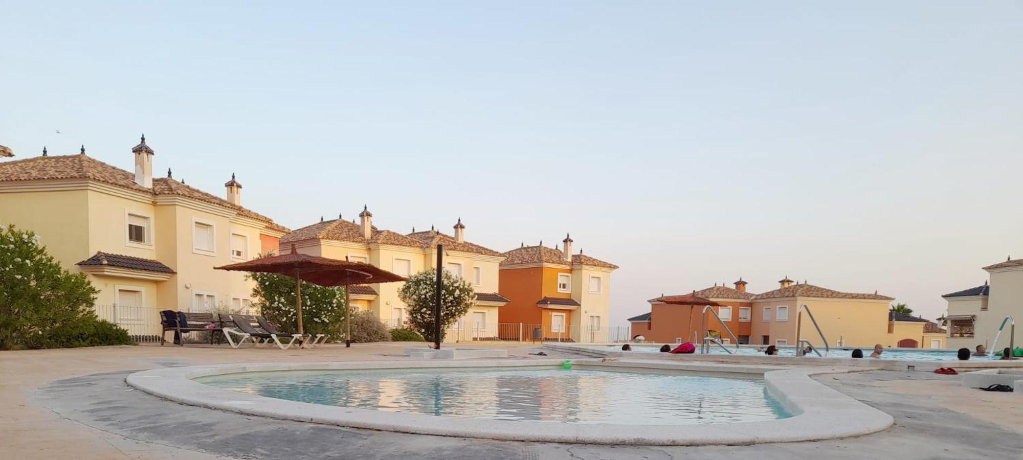 Beautiful Enjoy, With A Shared Pool