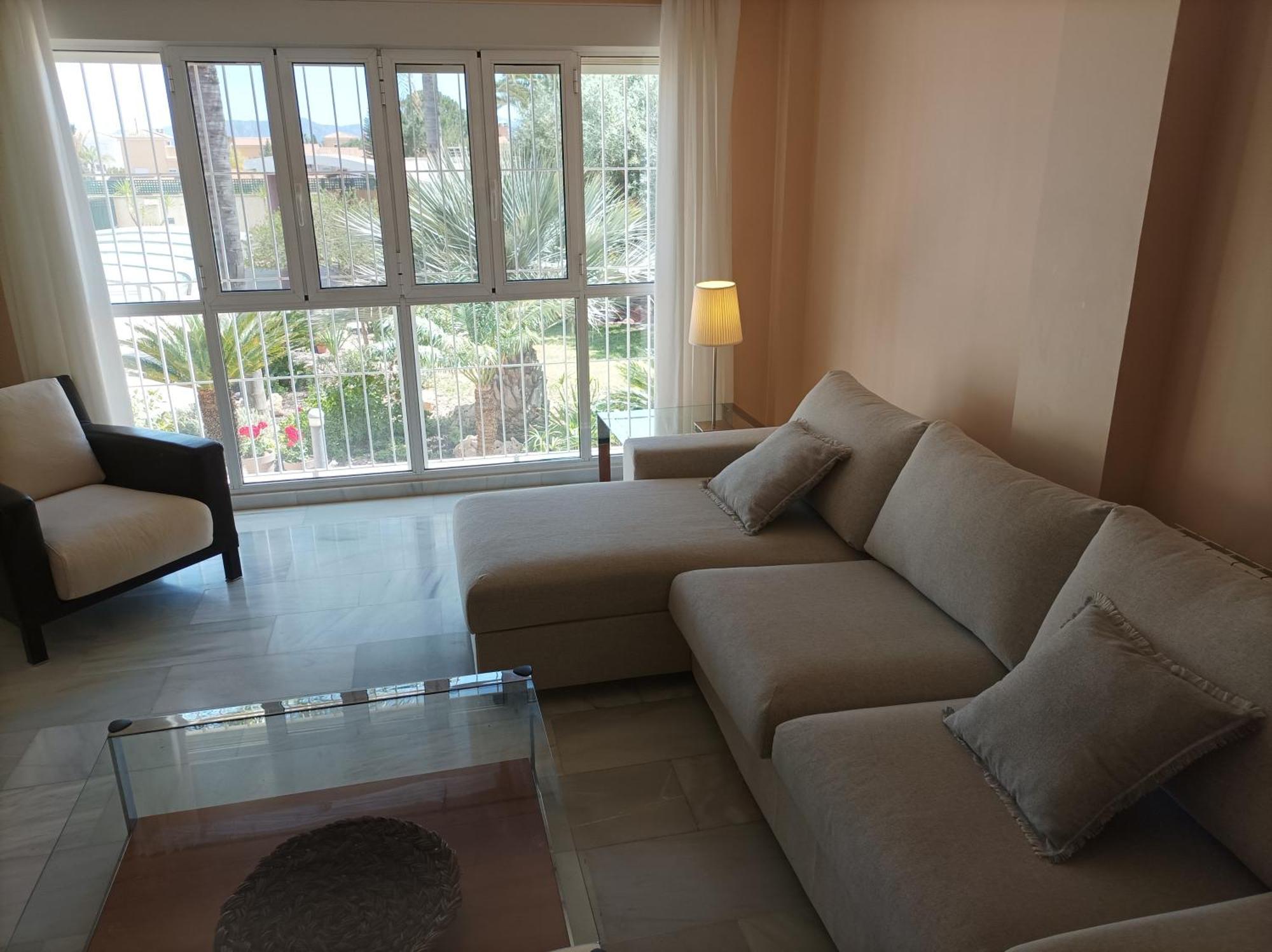 Villa & Piscina-jardin-barbacoa *