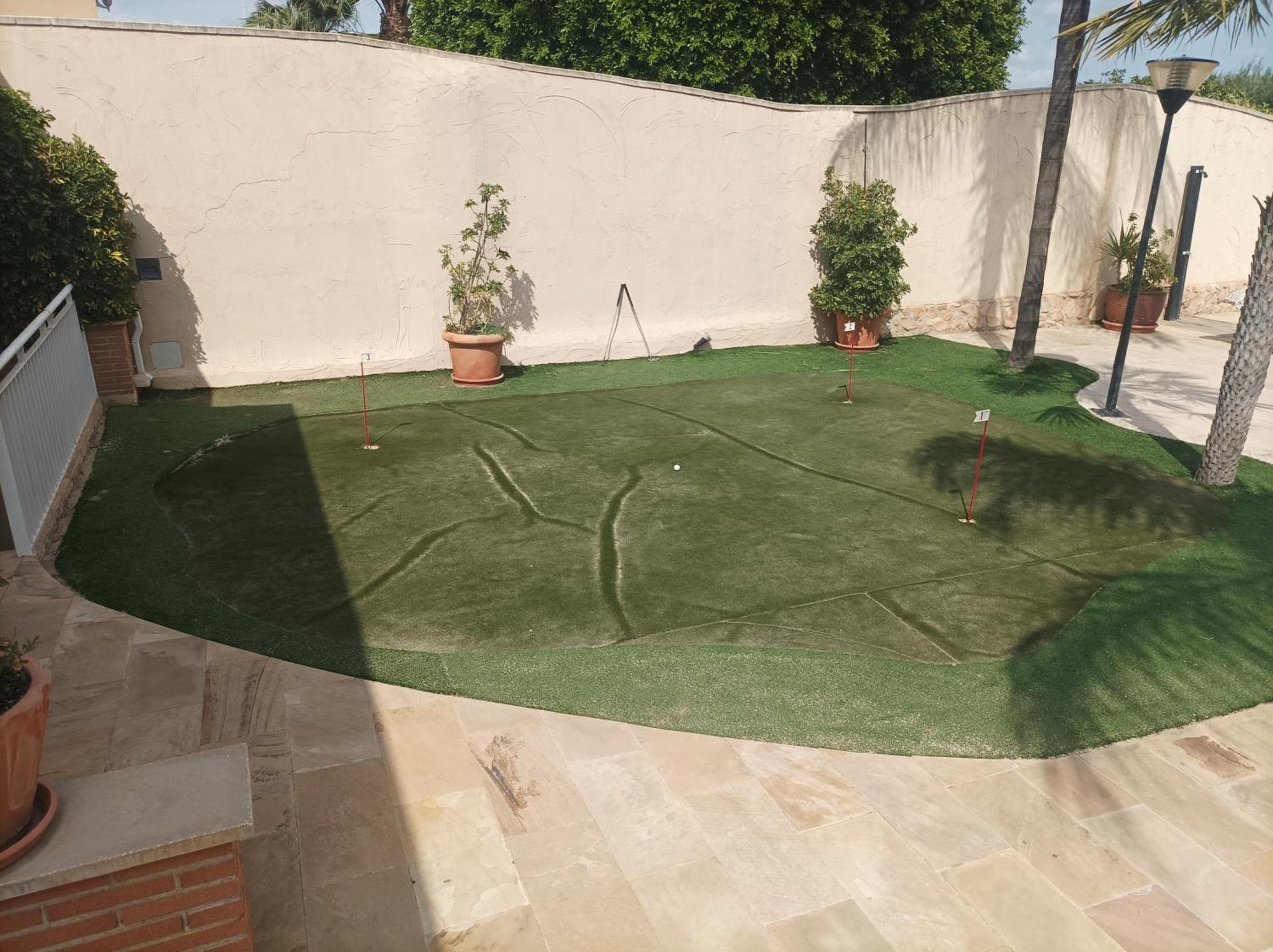 & Piscina-jardin-barbacoa