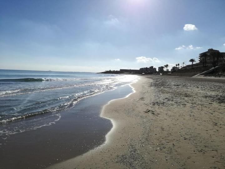 A 5 Metros Del Mar.wifi Gratis Apartamento