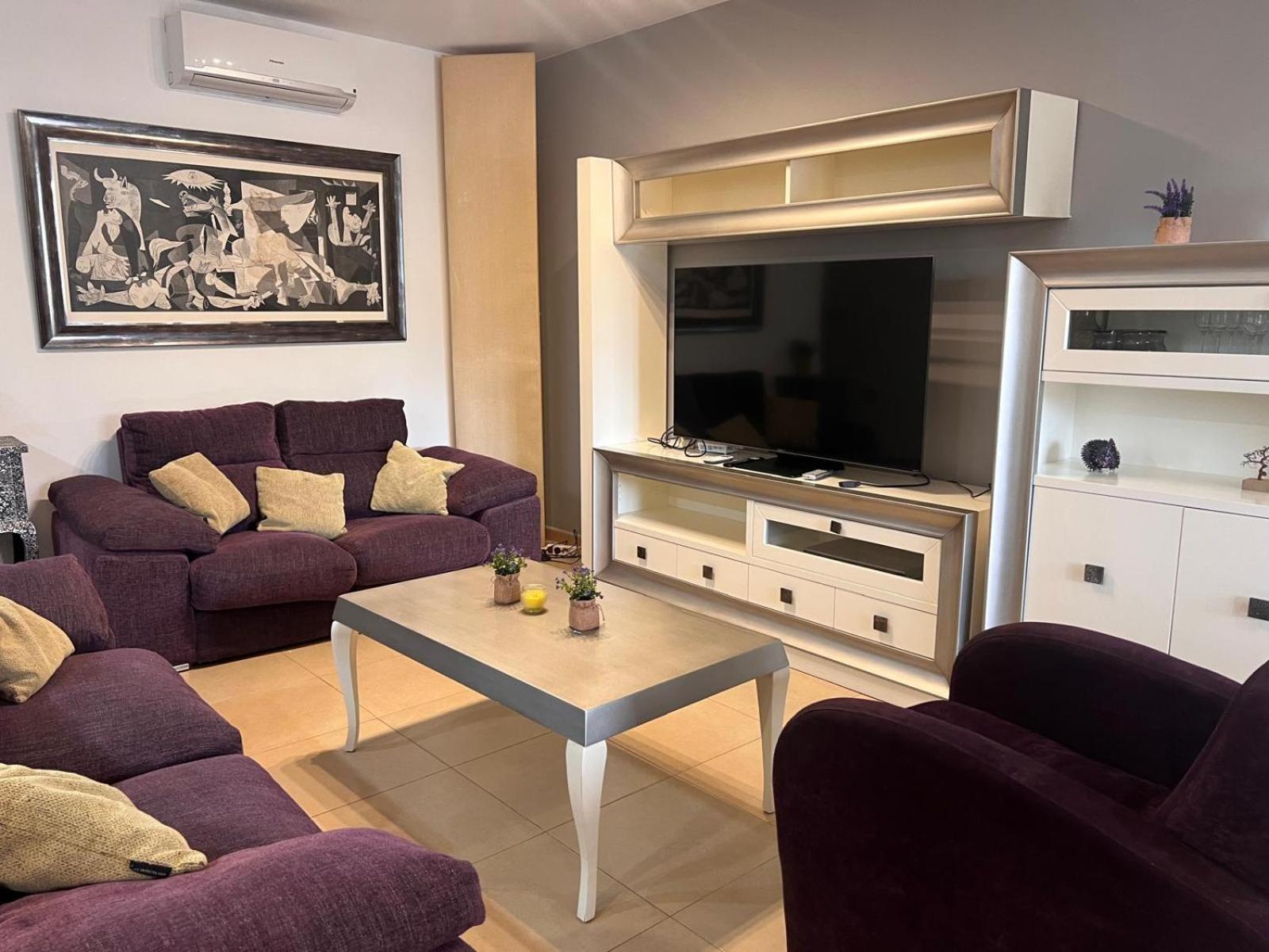 Casa Krystyna, Primera Linea
