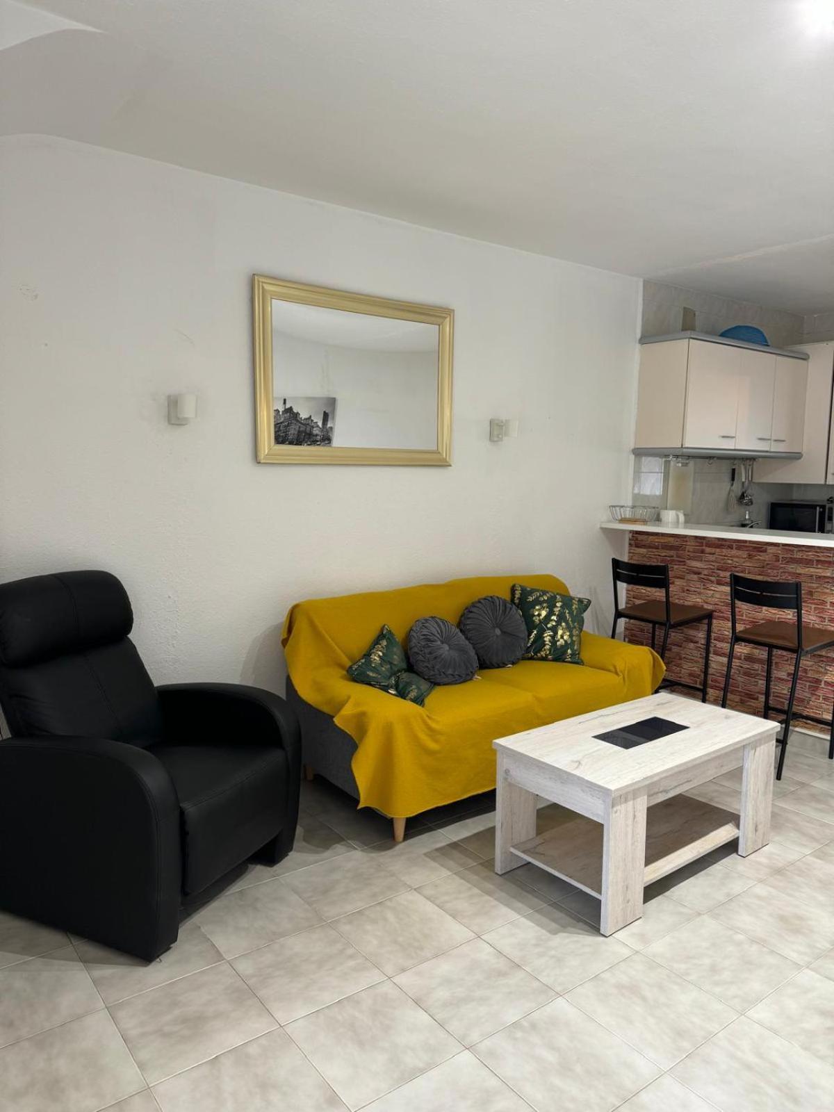 Mare - 2 Beds With Balcony, Patio And Pool And Direct Park Access *