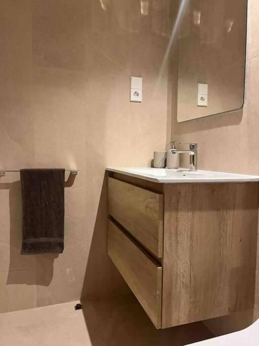 Apartamento Y Piscina Junto A La