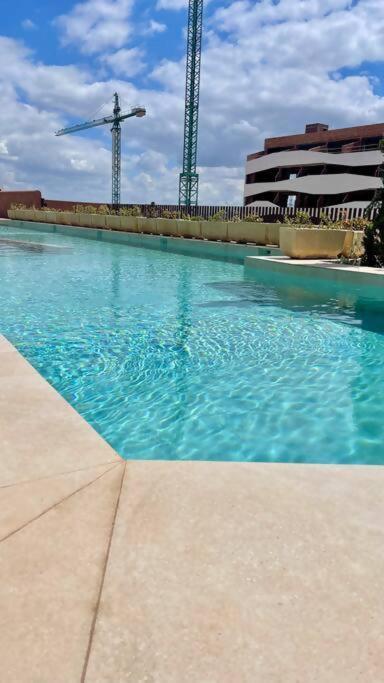 Piscina Chic Con Gran Terraza