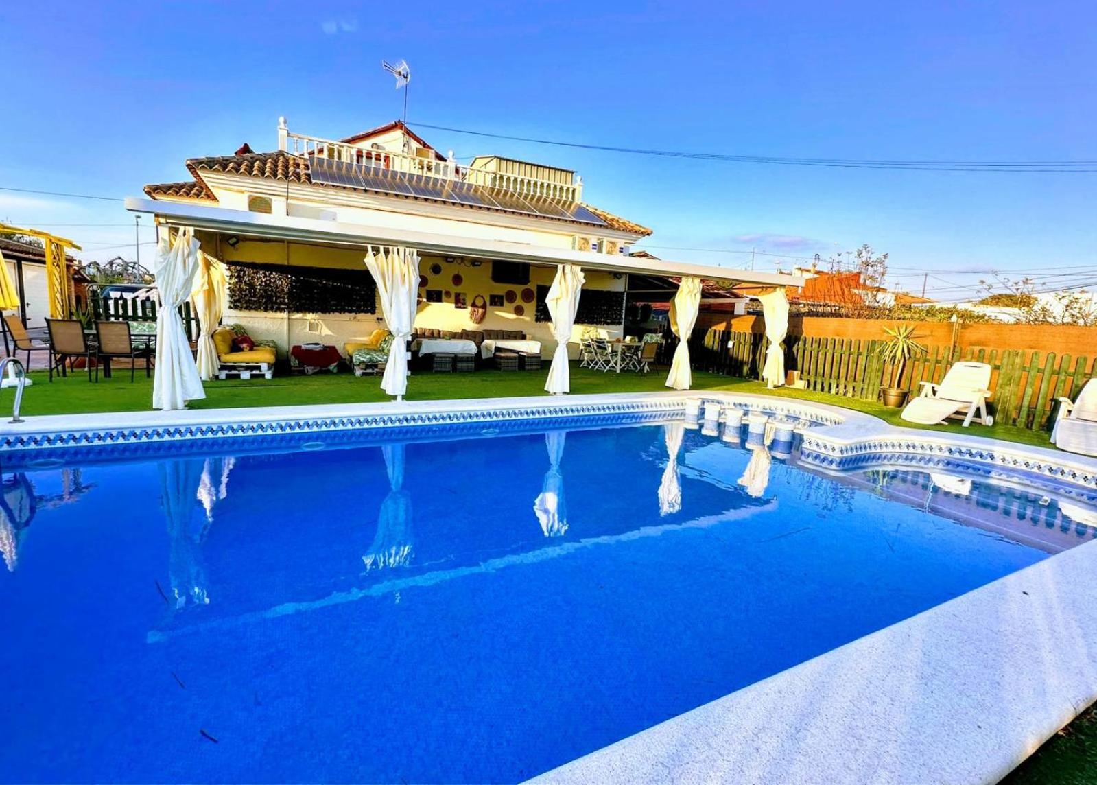 A 4km De Con Piscina Y Caliente