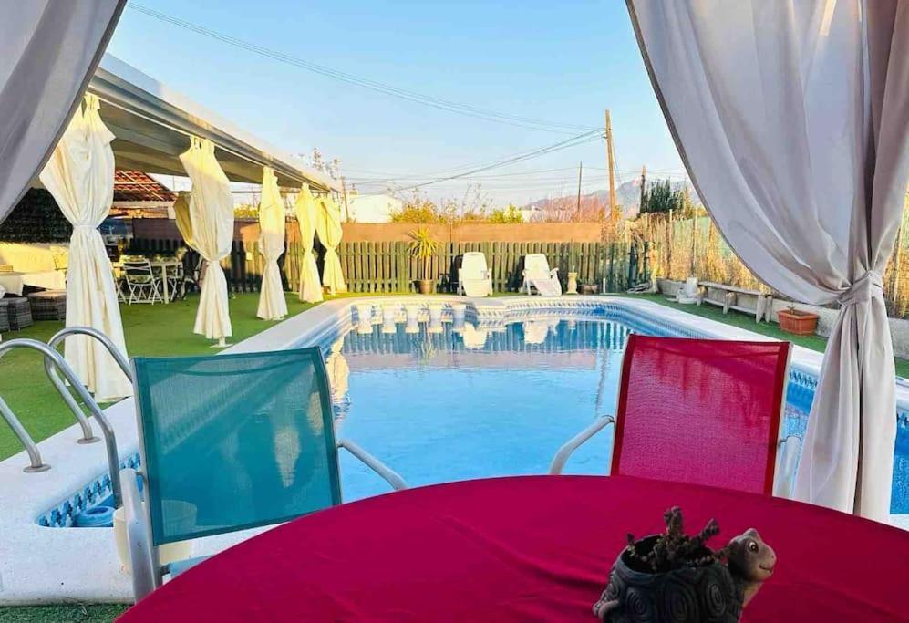 A 4km De Con Piscina Y Caliente Holiday home *