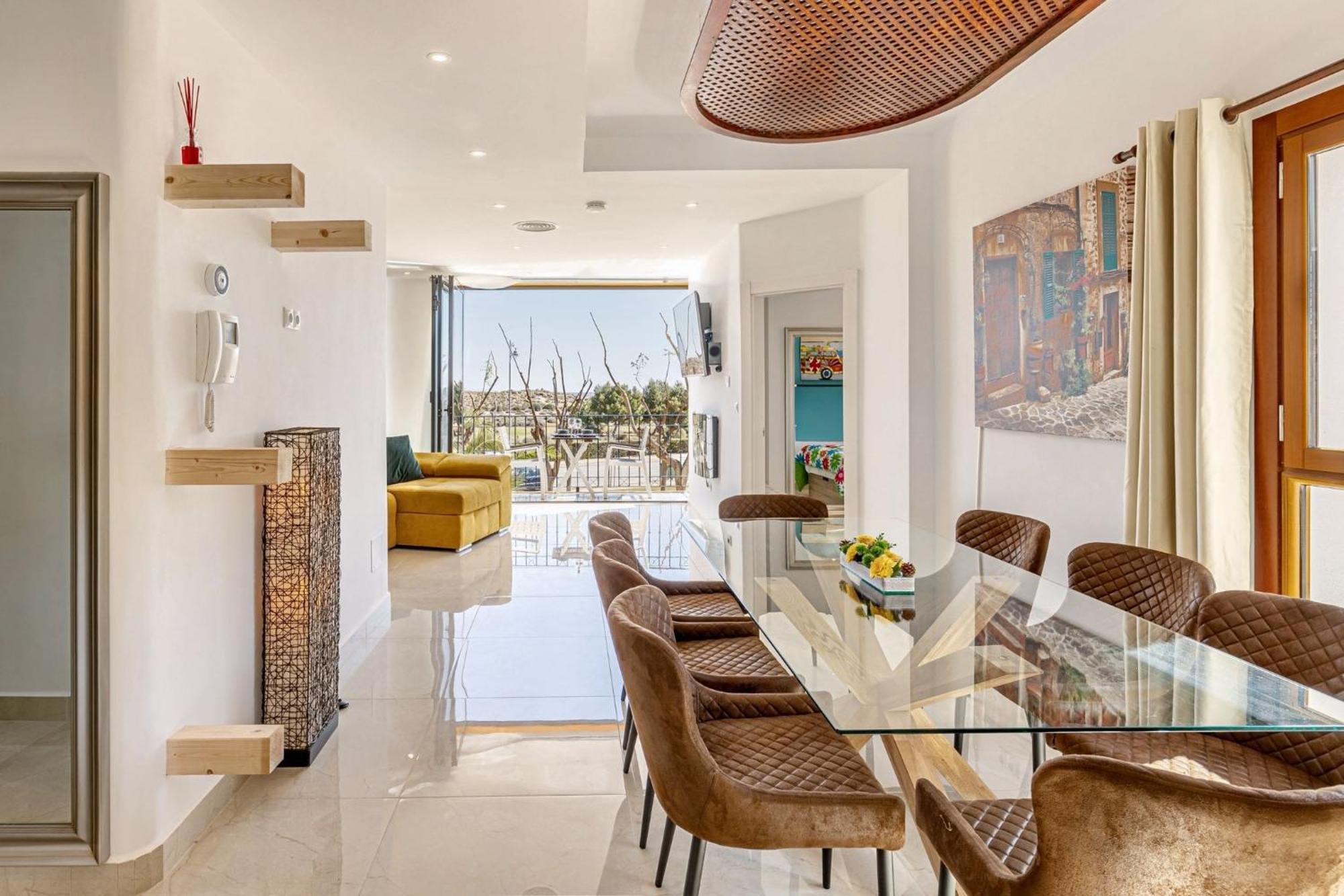 Spacious With Pool In The Heart Of 128 M² *