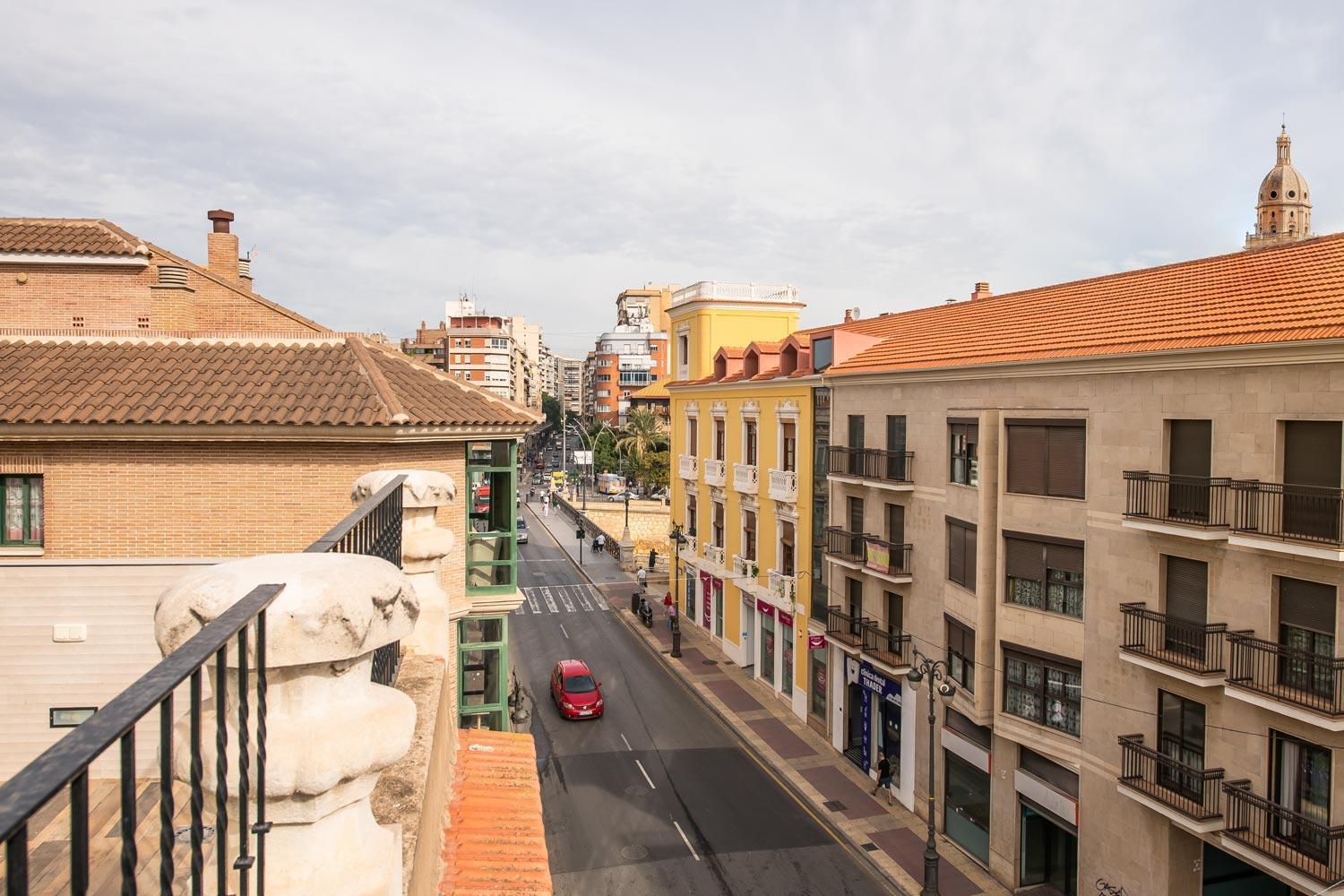 Y Terraza Puente Viejo Junto A La Catedral *