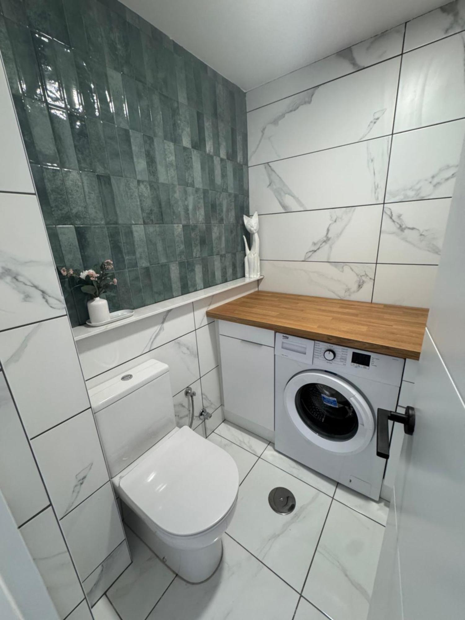 Mare - 2 Beds With Balcony, Patio And Pool And Direct Park Access