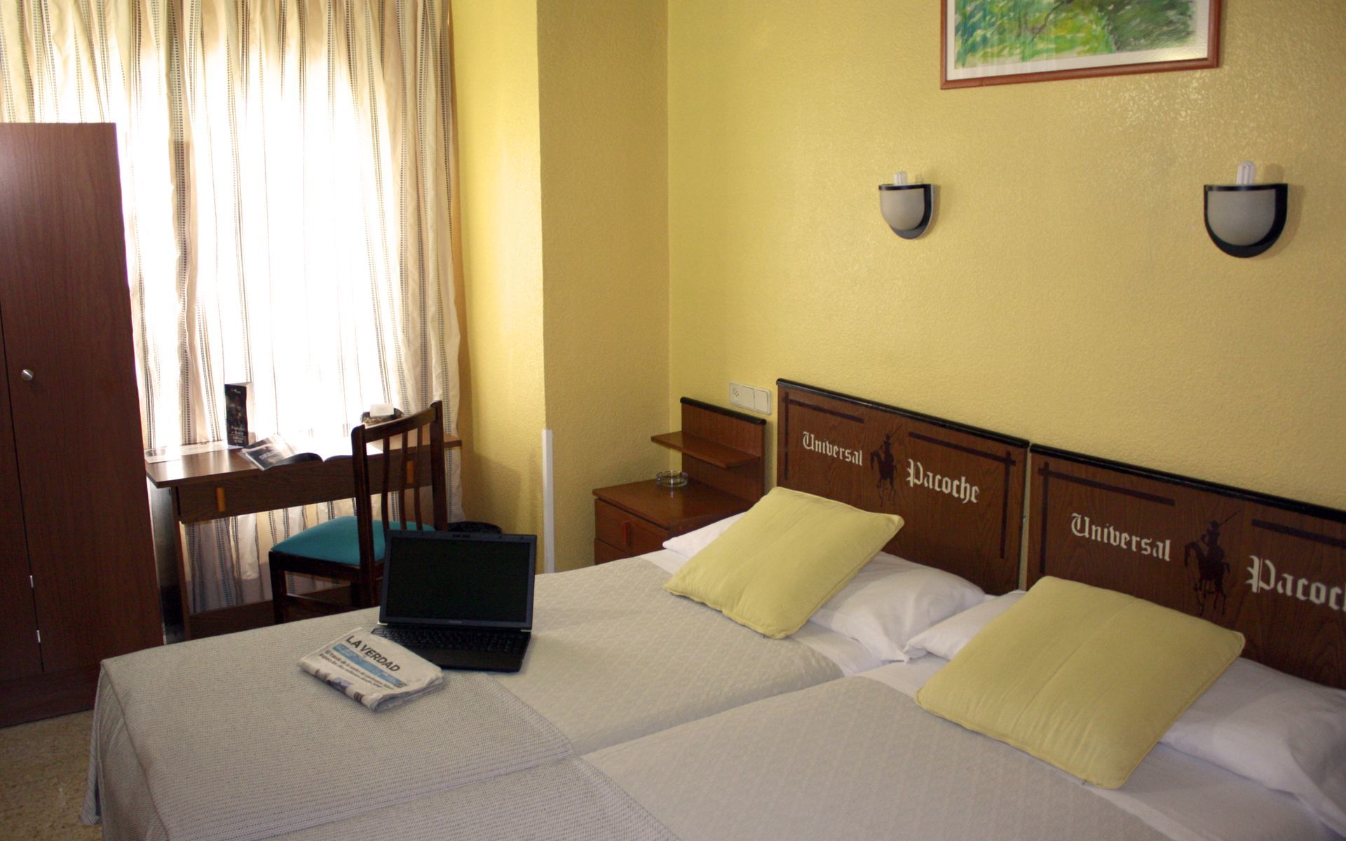 Universal Hotel *