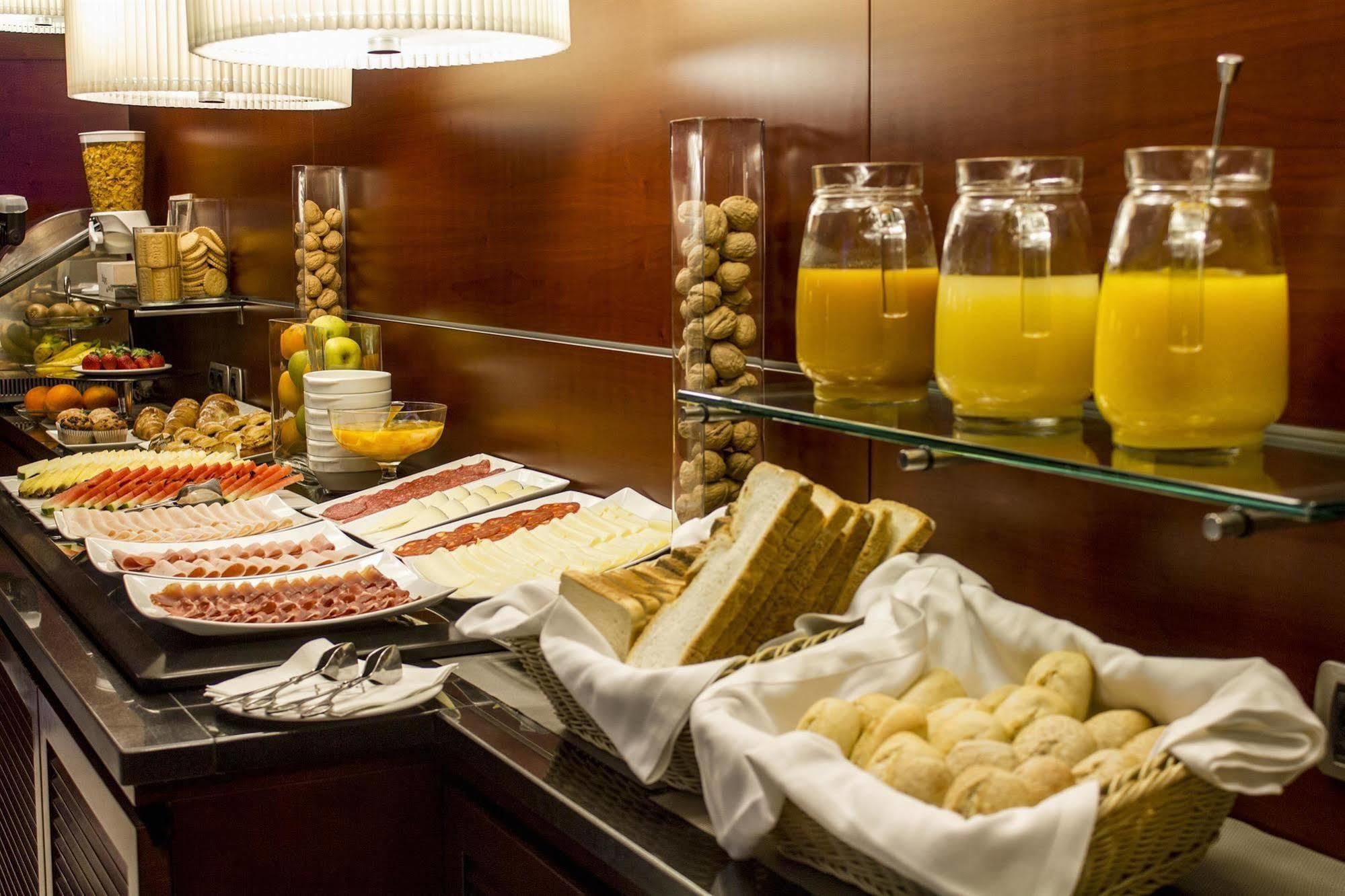 Rh Centro Hotel 3*
