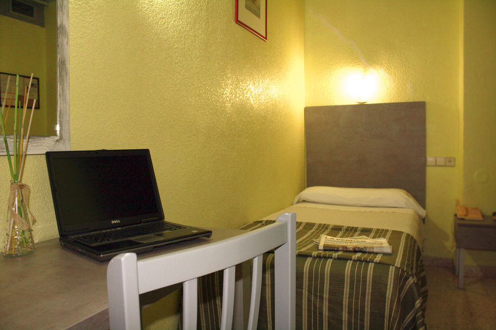 Universal Hotel *