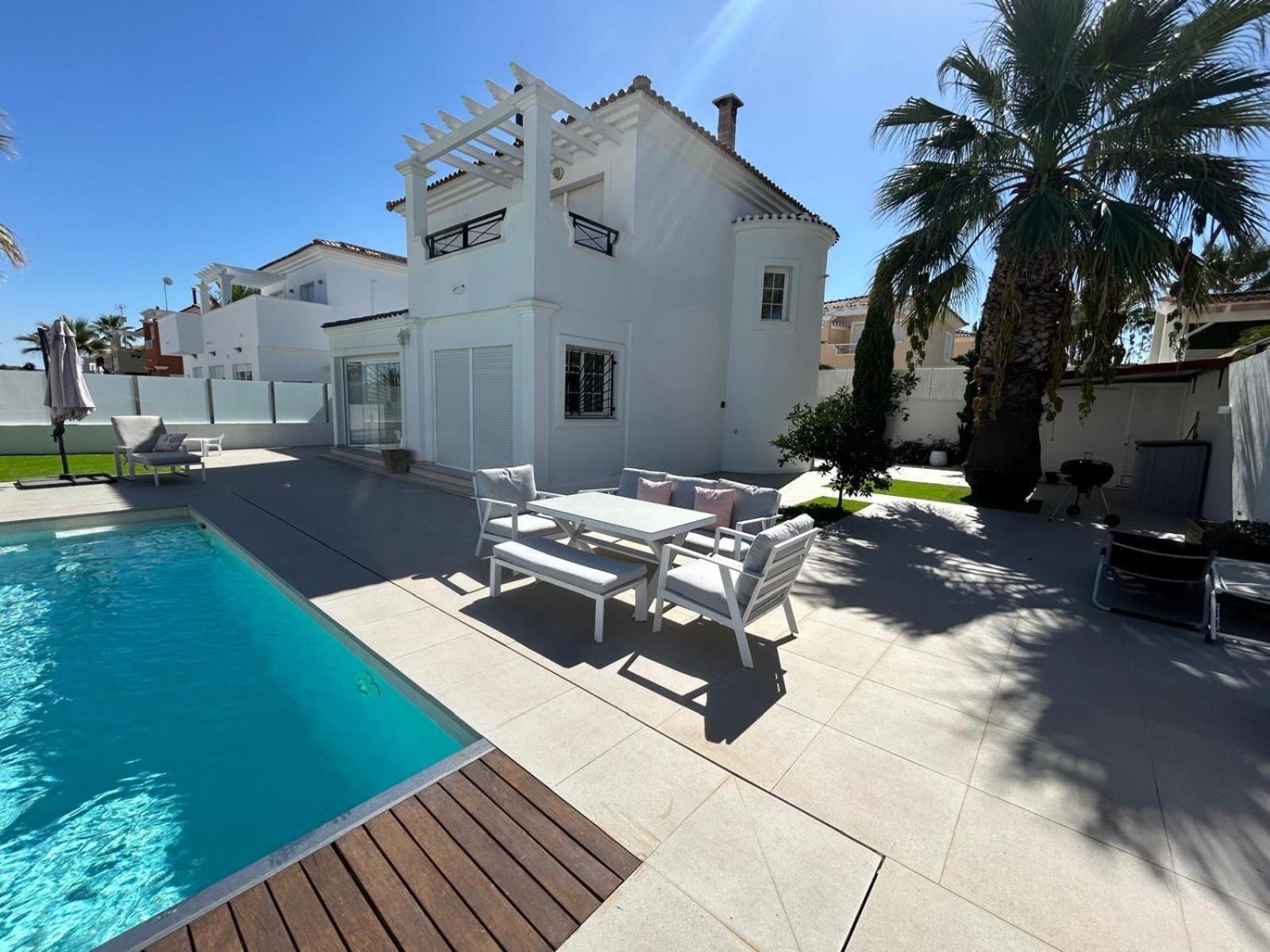 Casa Felix, Altaona Golf - Blue Sky *